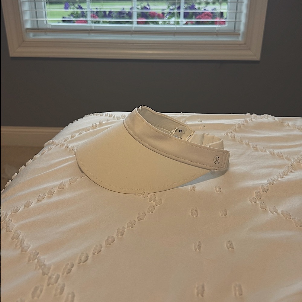 🤍 New Lululemon white Visor (never worn)
